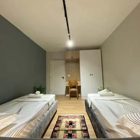 Lucas Downtown * Τίρανα