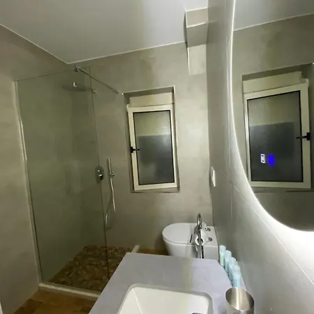 Lucas Downtown * Τίρανα