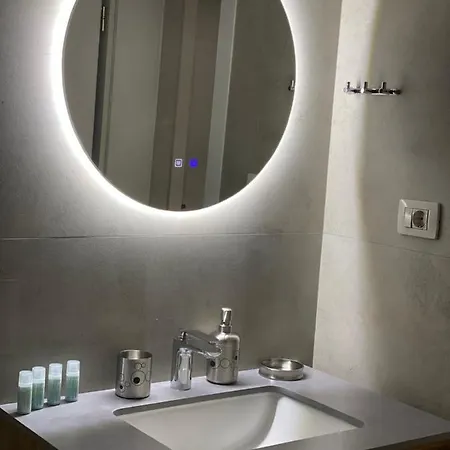 Lucas Downtown Tiran